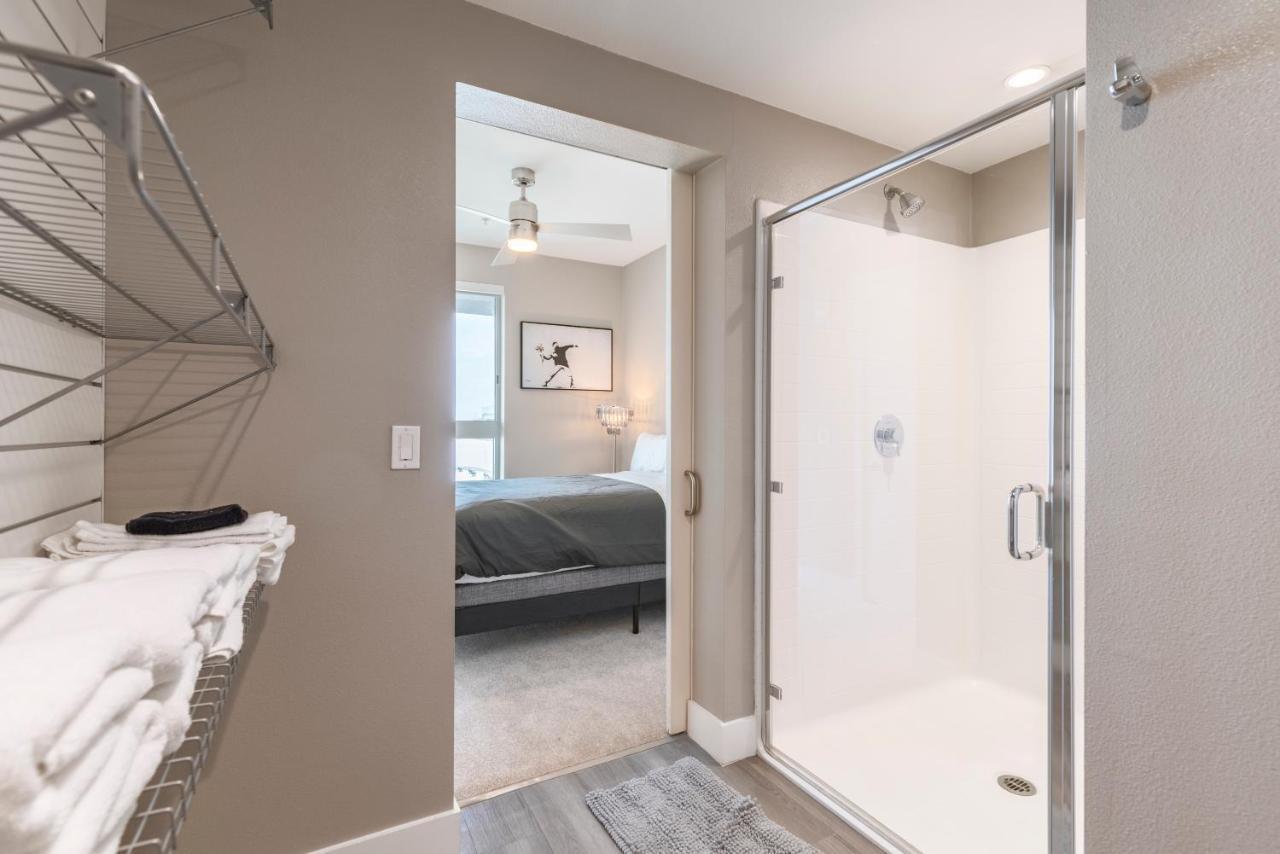2br New Construction Modern Luxury Views, Pool & Patio Los Angeles