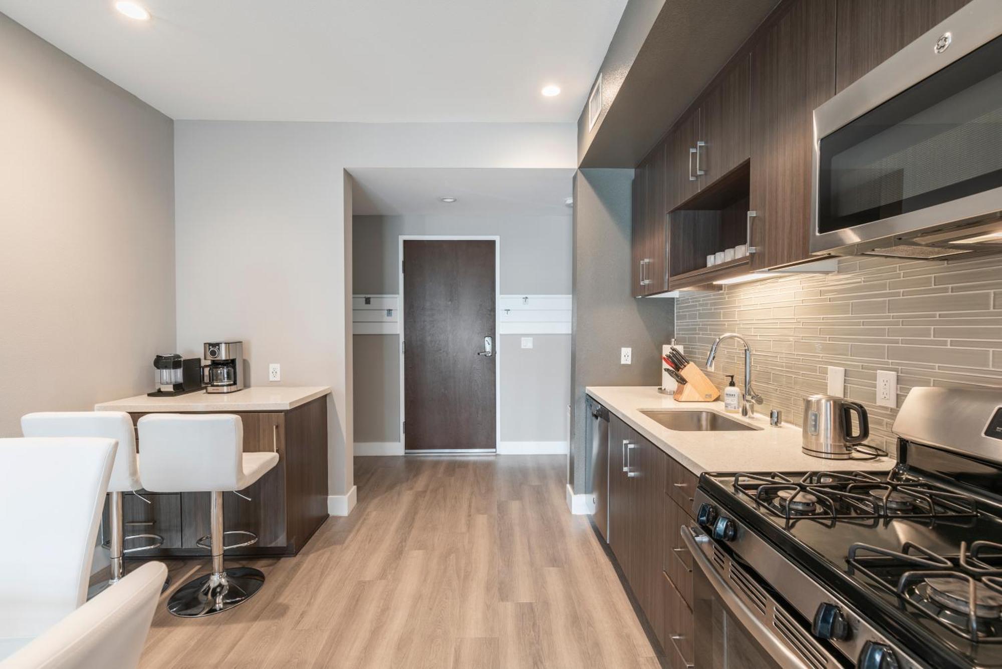 Apartamento 2br New Construction Modern Luxury Views, Pool & Patio *